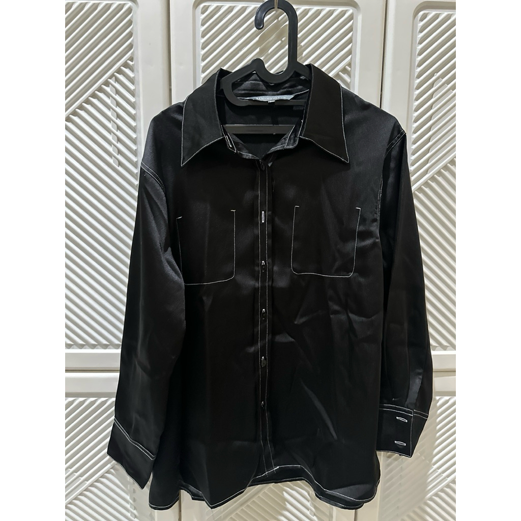 Kiara shirt black Benang jarum