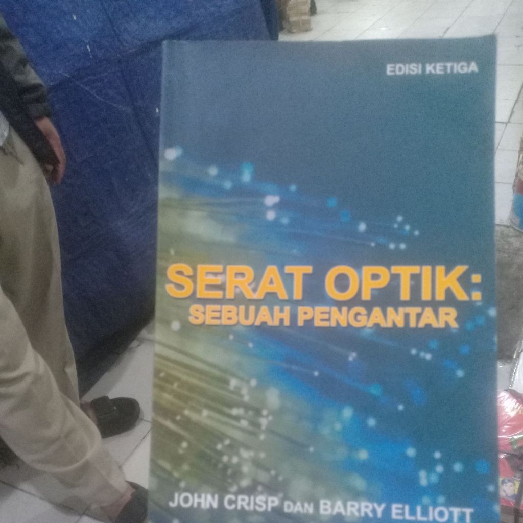BUKU SERAT OPTIK : SEBUAH PENGANTAR. JOHN CRISP DAN BARRY ELLIOTT