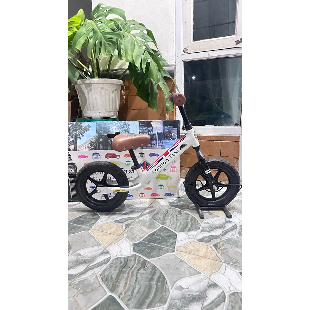 Preloved Balance Bike London Taxi