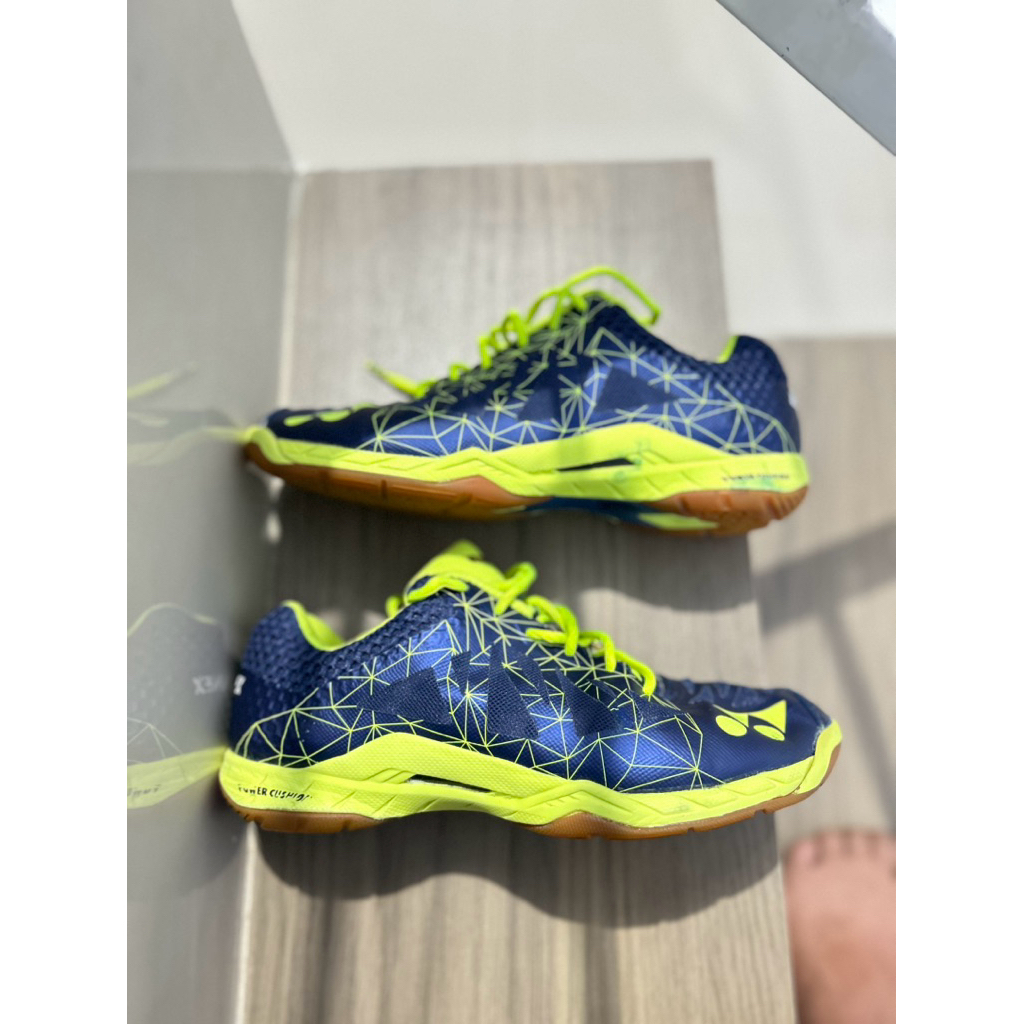 SEPATU BADMINTON YONEX AERUS 2 SECOND ORI