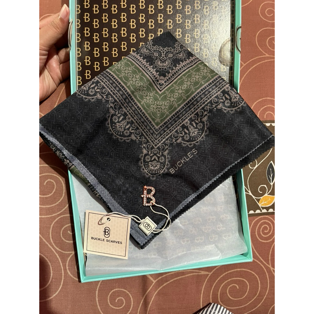 Hijab Buckle Scarves Motif with Box