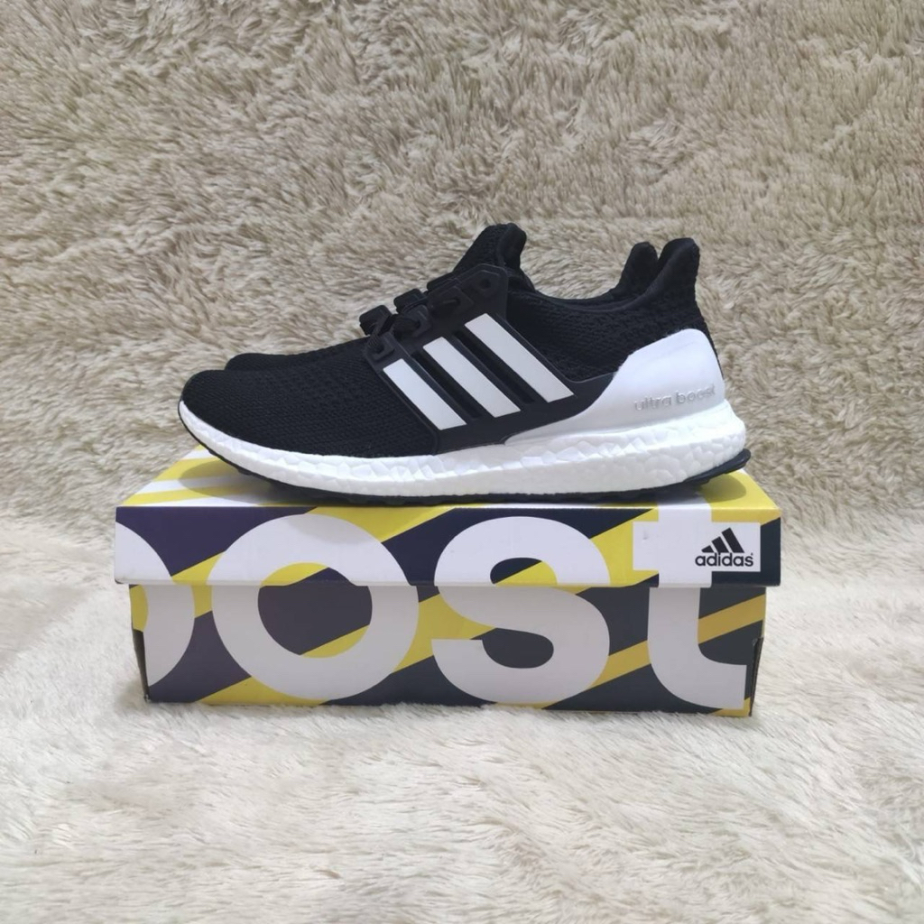 Sepatu Running Adidas Ultraboost 4.0 Core Black Unisex