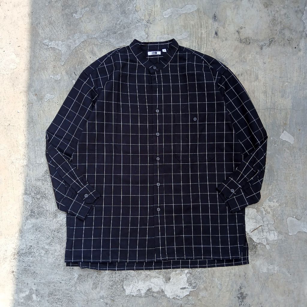 uniqlo u kerah shanghai