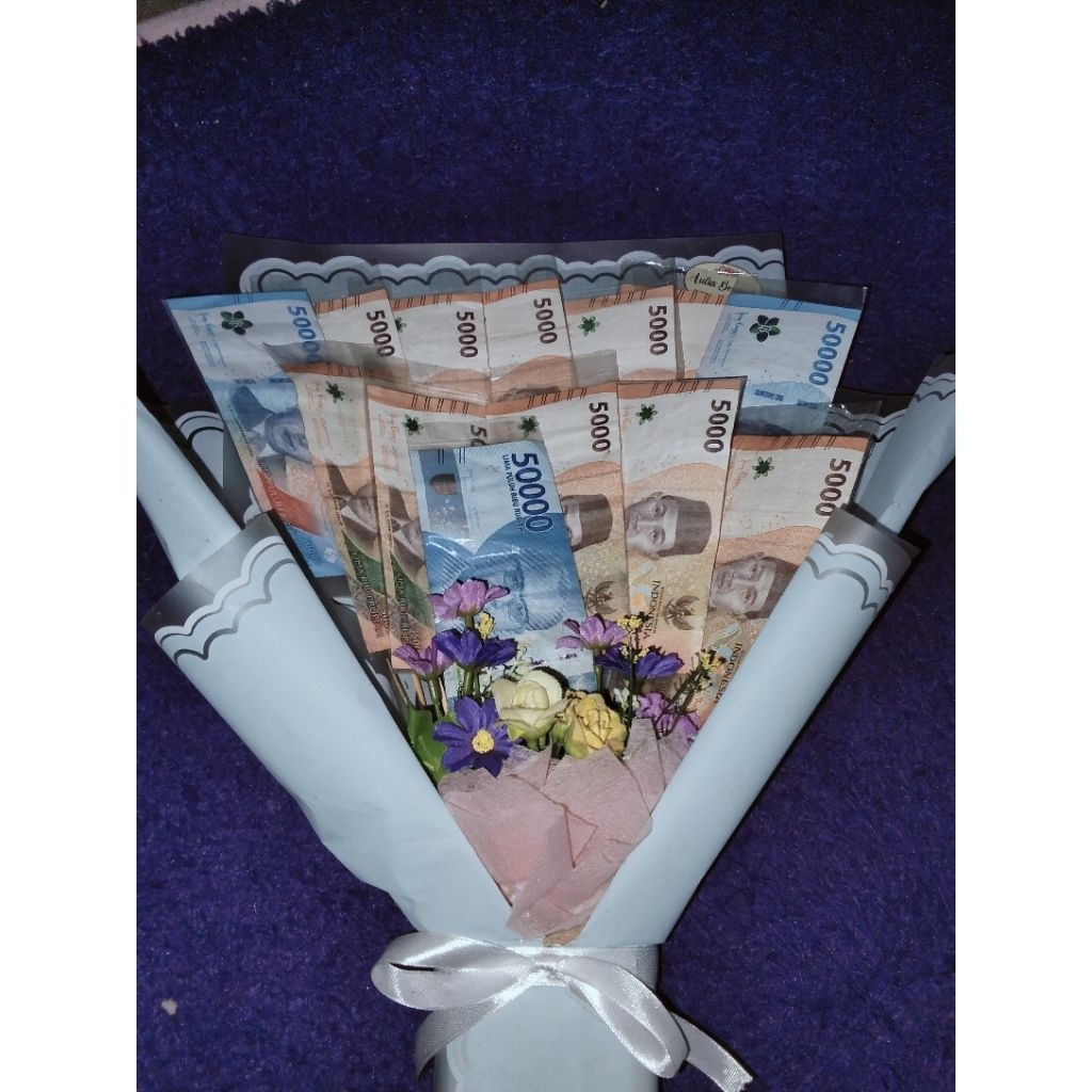 buket uang mainan mirip asli