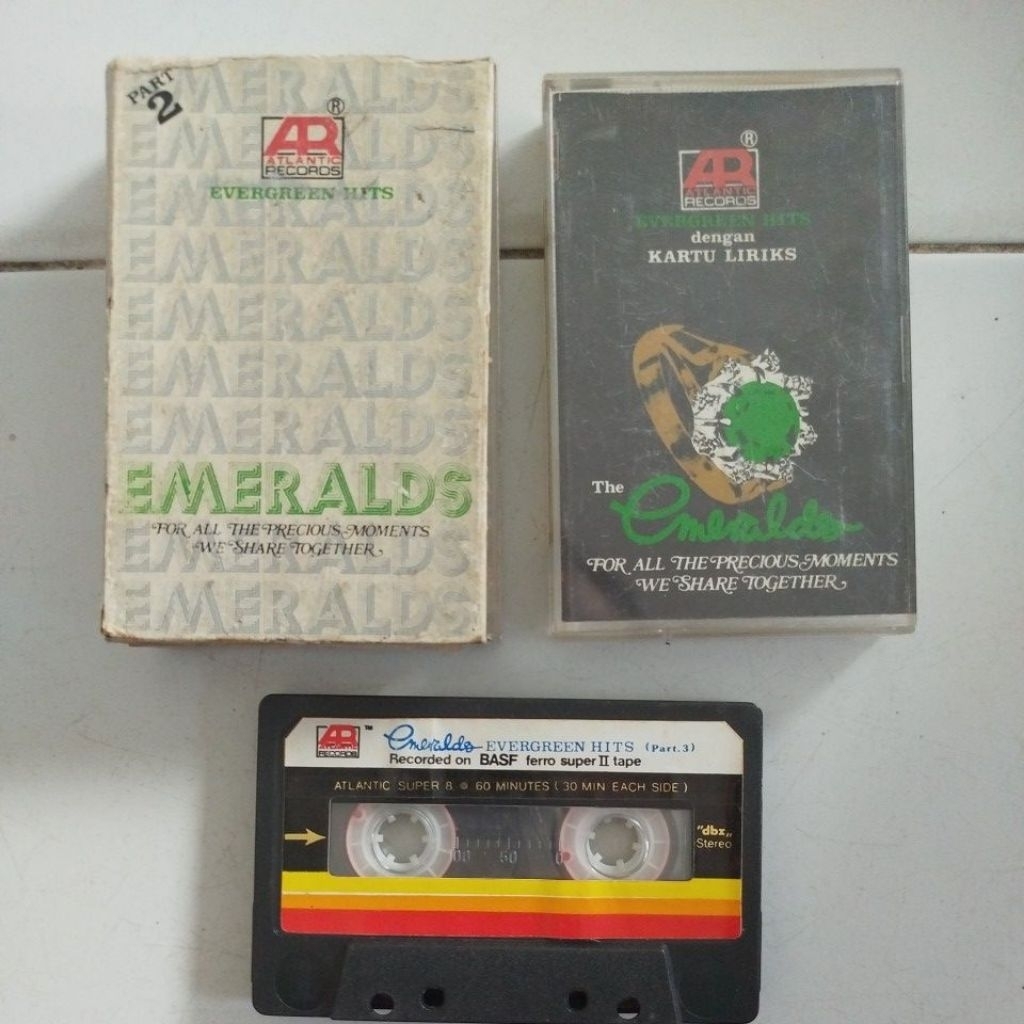 Kaset Emerald Evergreen Hits