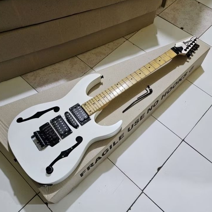 Gitar elektrik ibanez PGM warna putih new