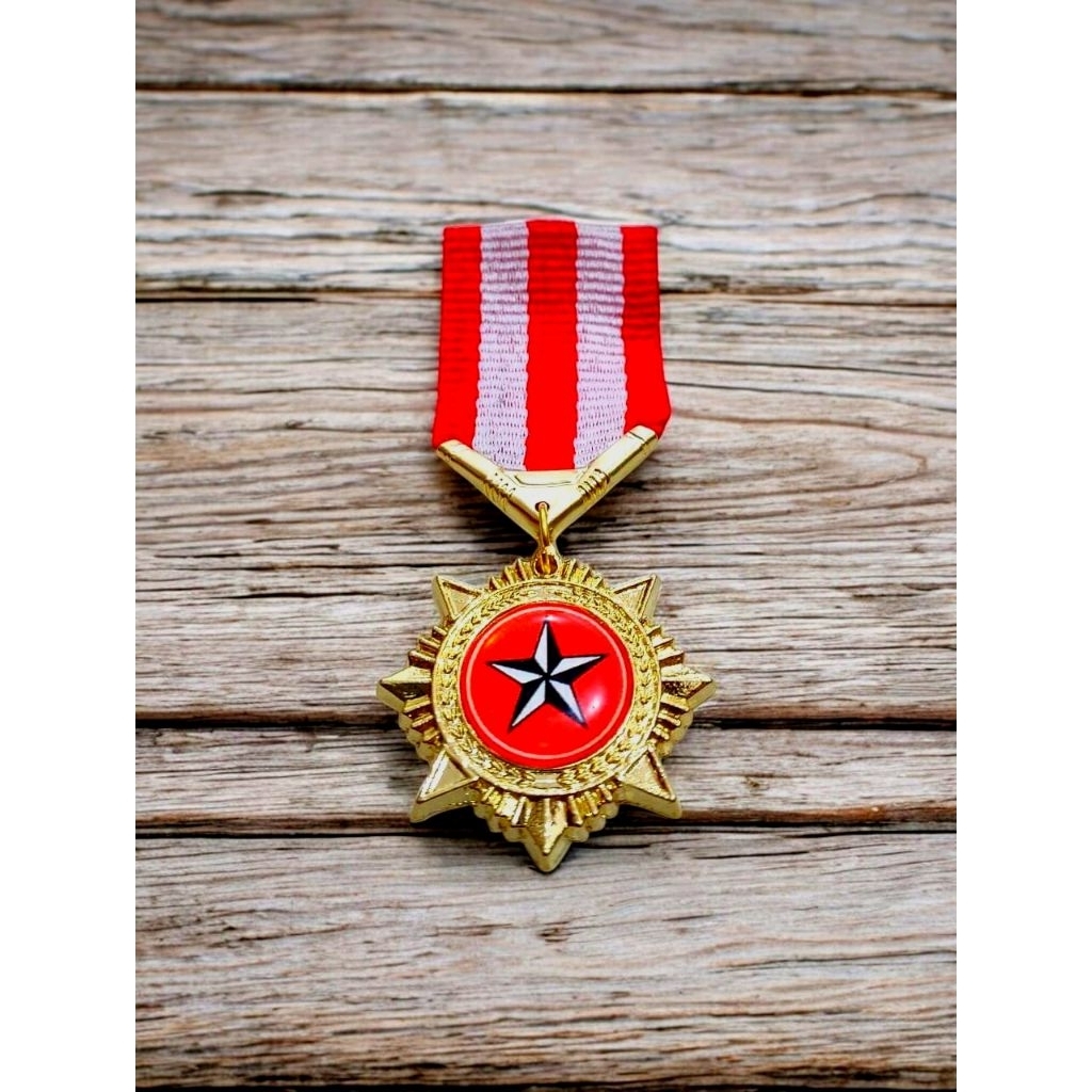 

Tiska pramuka Bintang tahunan Logam Tebal bahan premium warna gold elegan Bisa Request Logo Sendiri