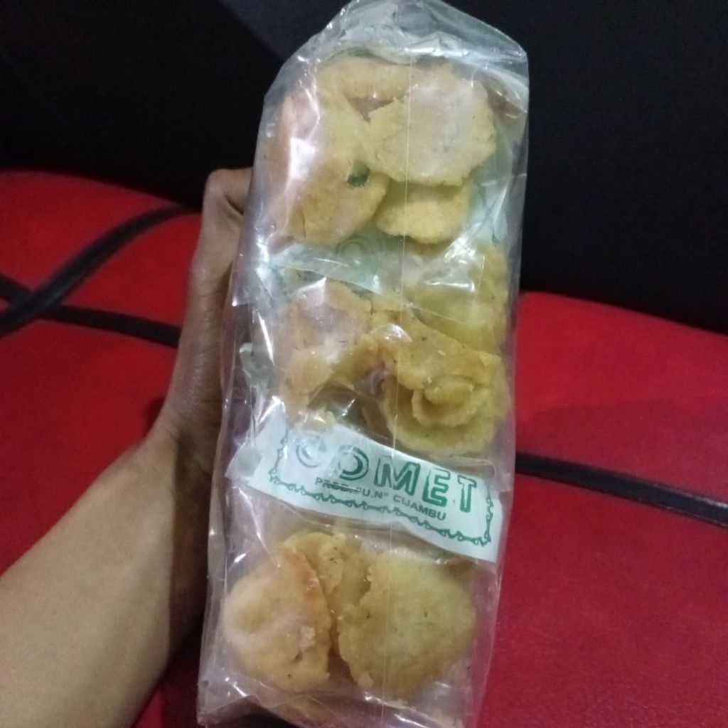 

Makanan Ringan Comet asin gurih renyah