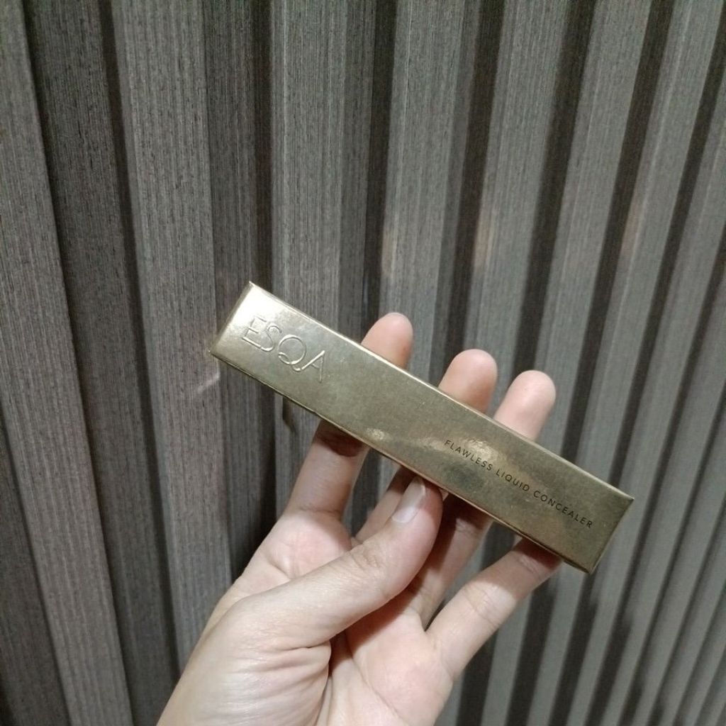 ESQA FLAWLESS LIQUID CONCEALER VANILLA 5gr