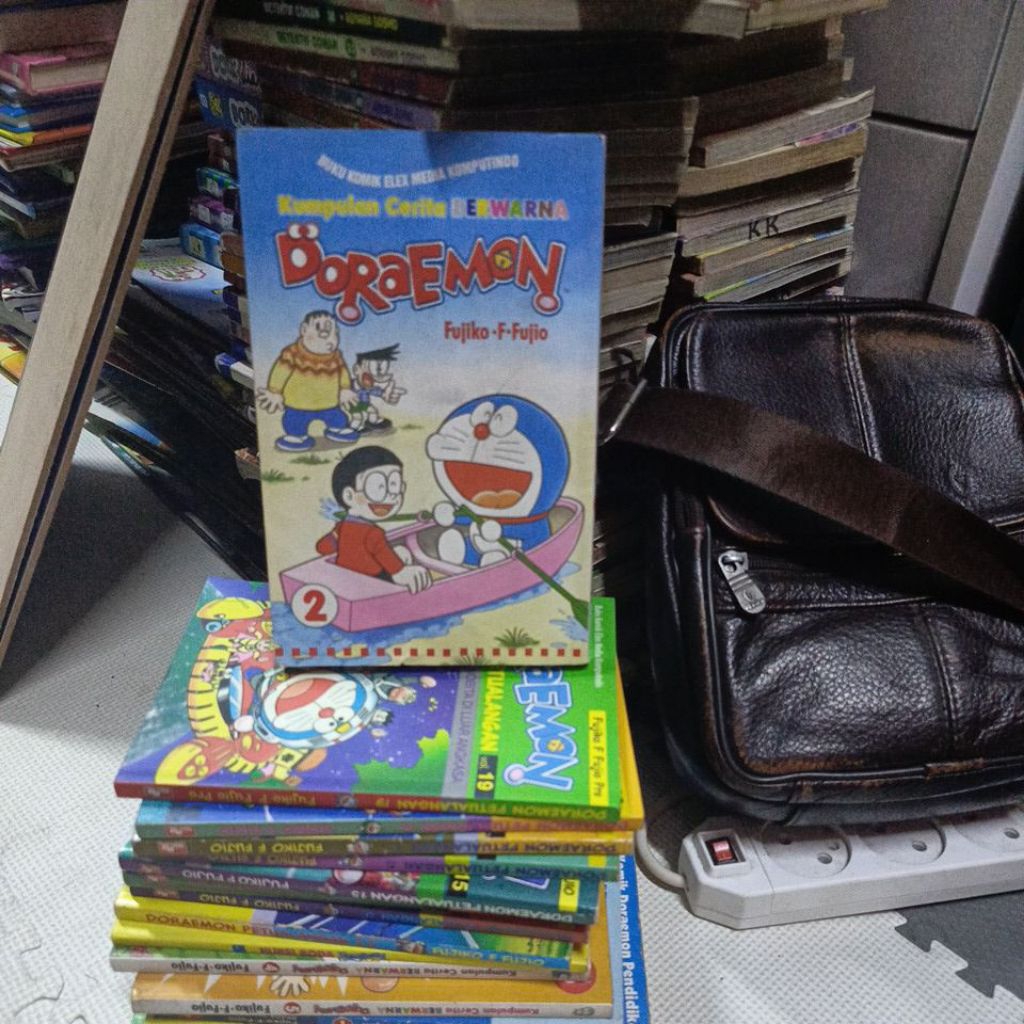Komik Doraemon Edisi Khusus / limited edition / cerita berwarna / doraemon petualangan cover warna /
