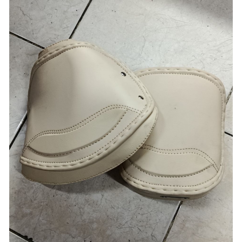 Jok Cowboy Jok Retro Jok Klasik set Vespa Super Sprint warna Cream Jahitan Pendek Rapi