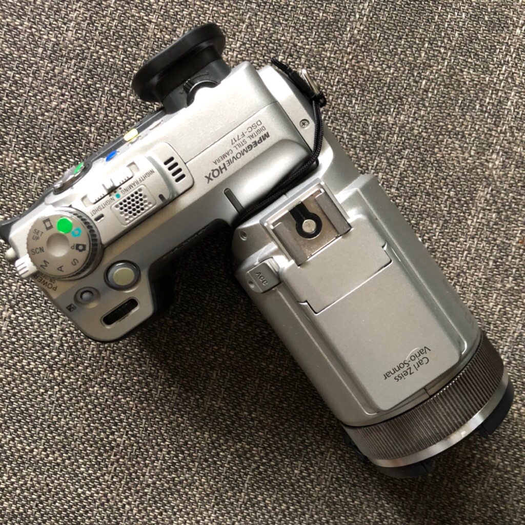 rare digicam sony DSC-F717