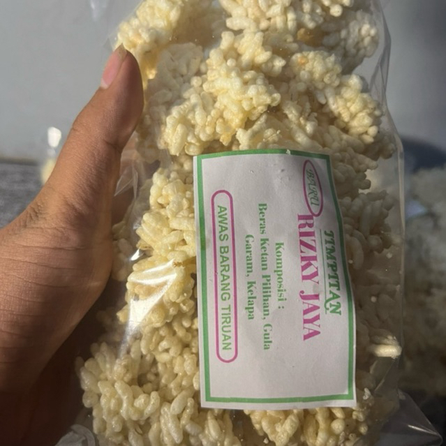 

Rengginang matang asin gurih siap di makan