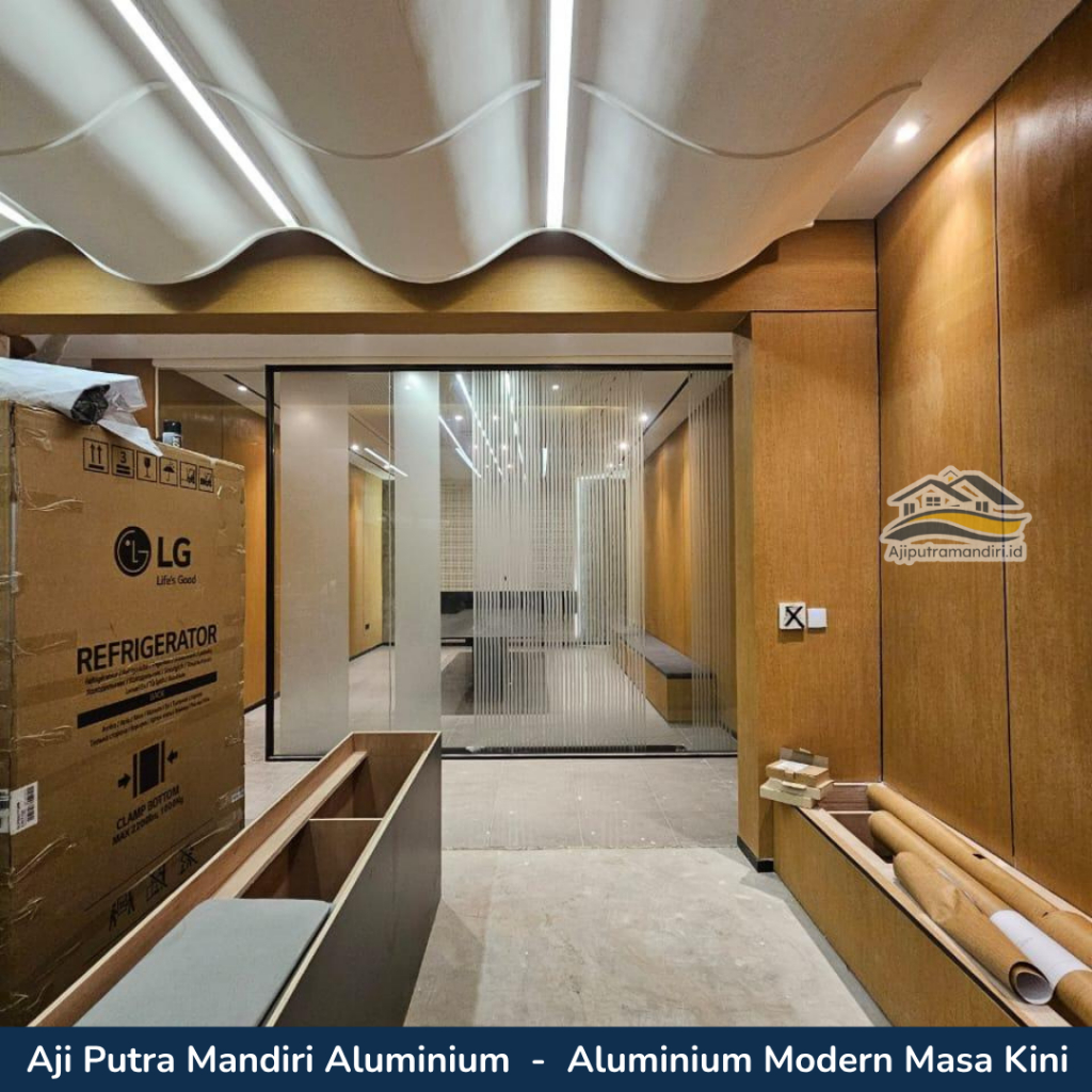 Partisi Kaca Tempered 10 mm Custom Berkualitas