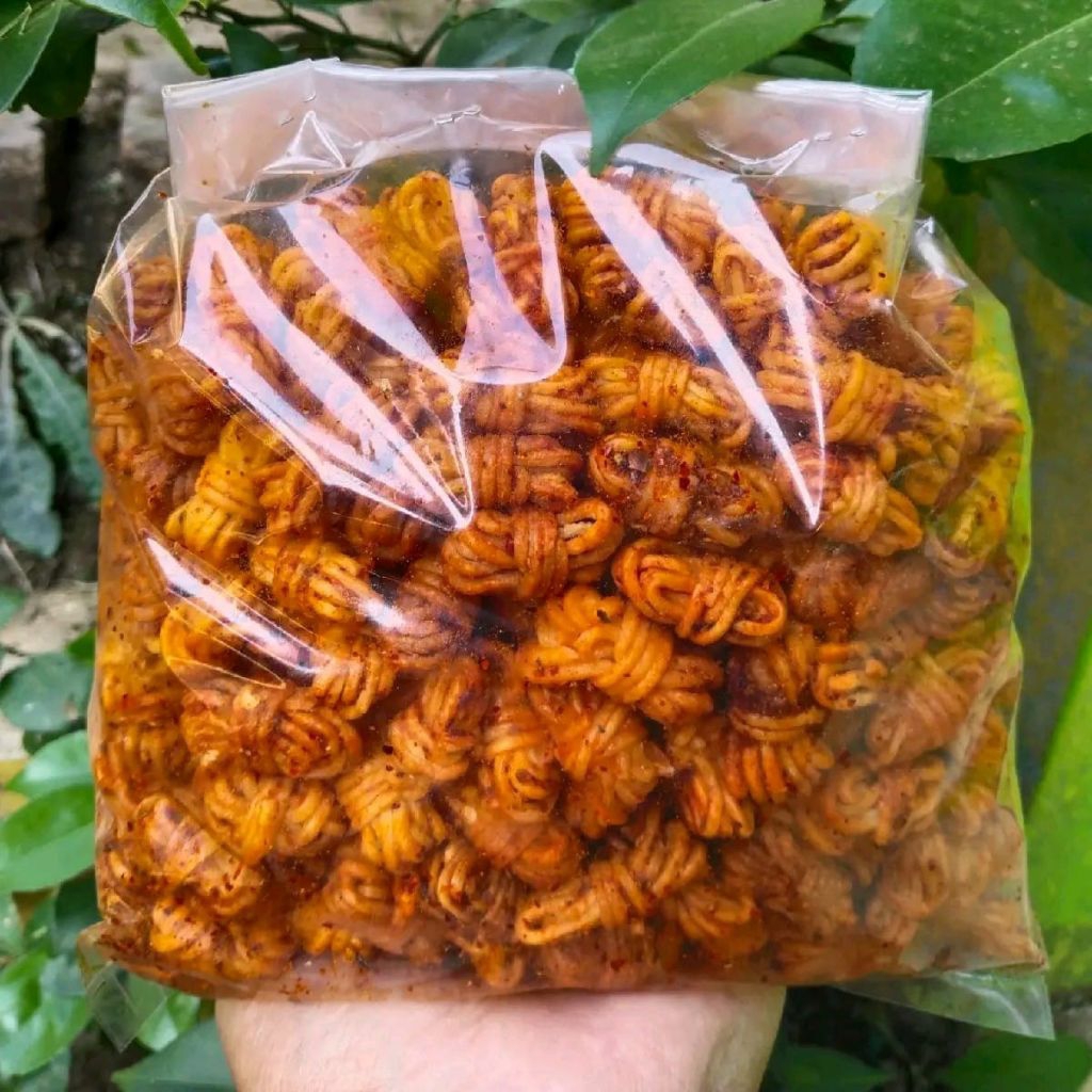 

Mie gulung / Mie uwel pedas daun jeruk gurih renyah 250gr