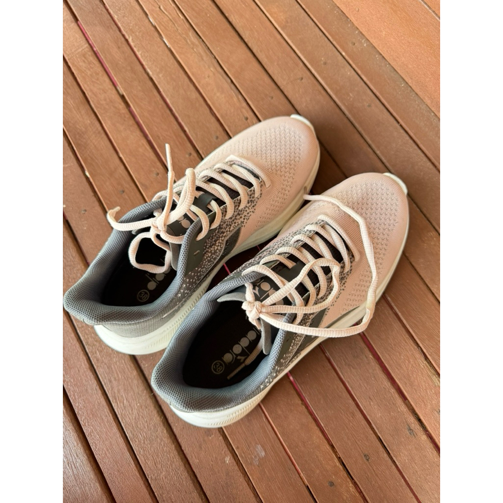 Running Shoes Diadora