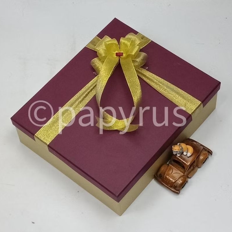 

PAPYRUS Kombinasi 30x35 Tinggi 10cm Kotak Kado Gift Box Hardbox Hampers Hadiah V1