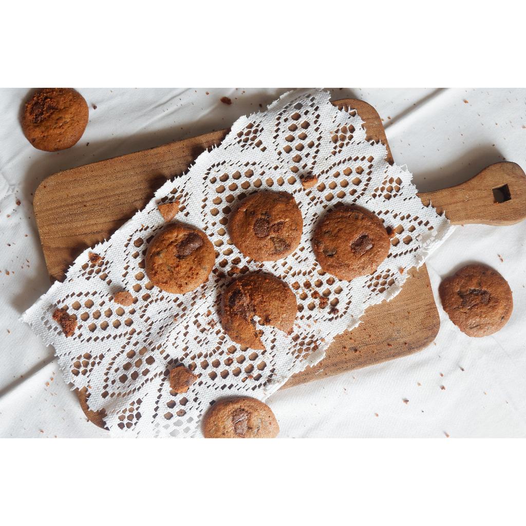 

Cookies Cokelat Premium – Renyah, Manis Pas, dengan Choco Chips Melimpah