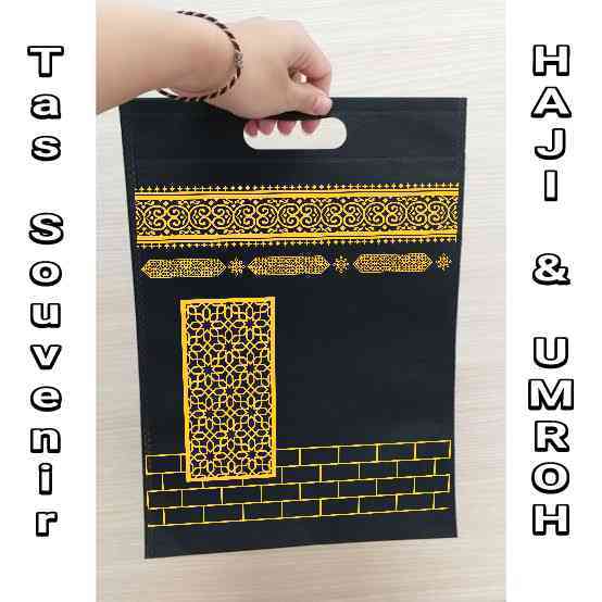

Sepesial Tas Oval Haji & Umroh | Tas goodie bag Bahan Spunbund | BISA PILIH WARNA Tas (Harga Per PCS) UK ( 25x35 ) 65gsm