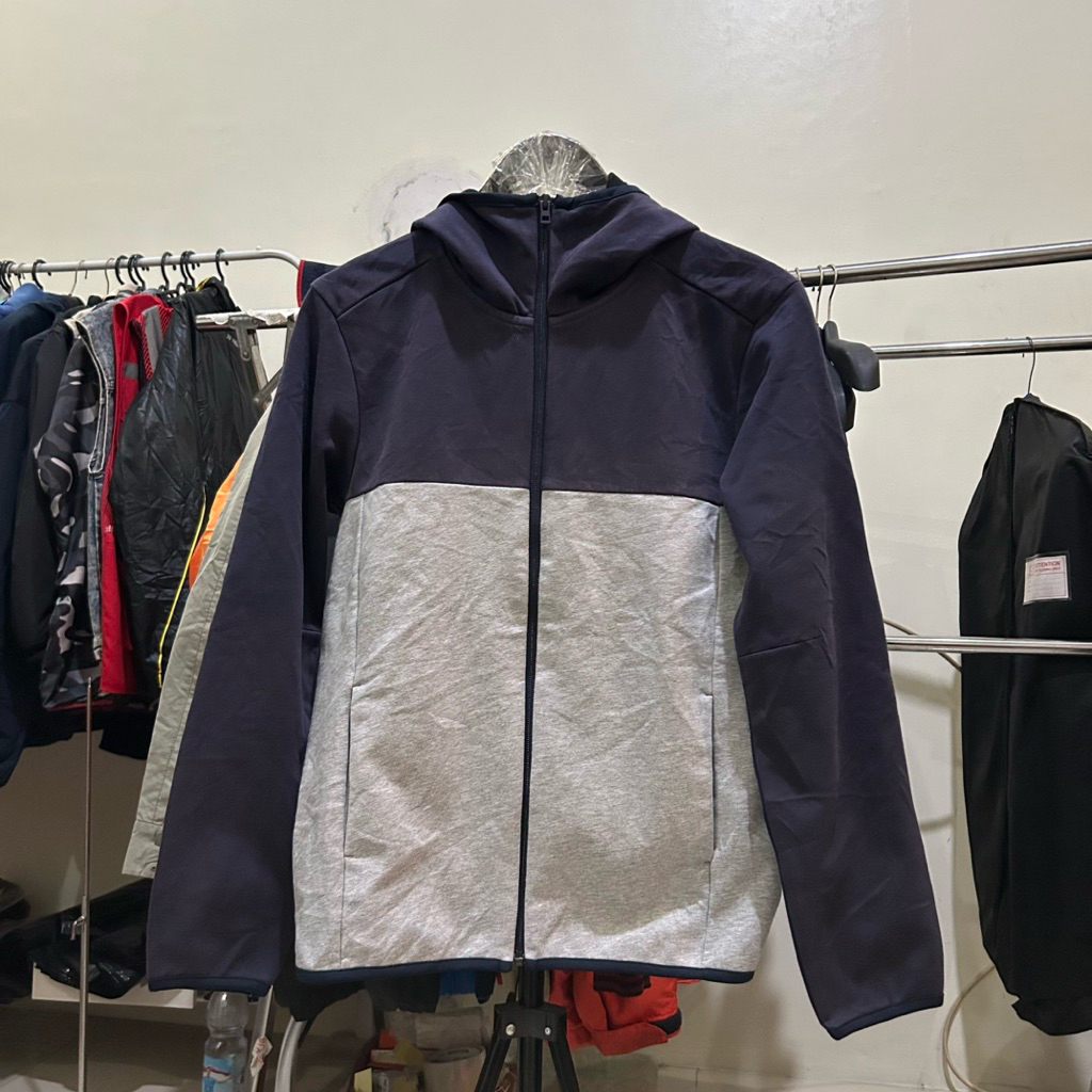 JAKET OUTDOOR SUEDE UNIQLO