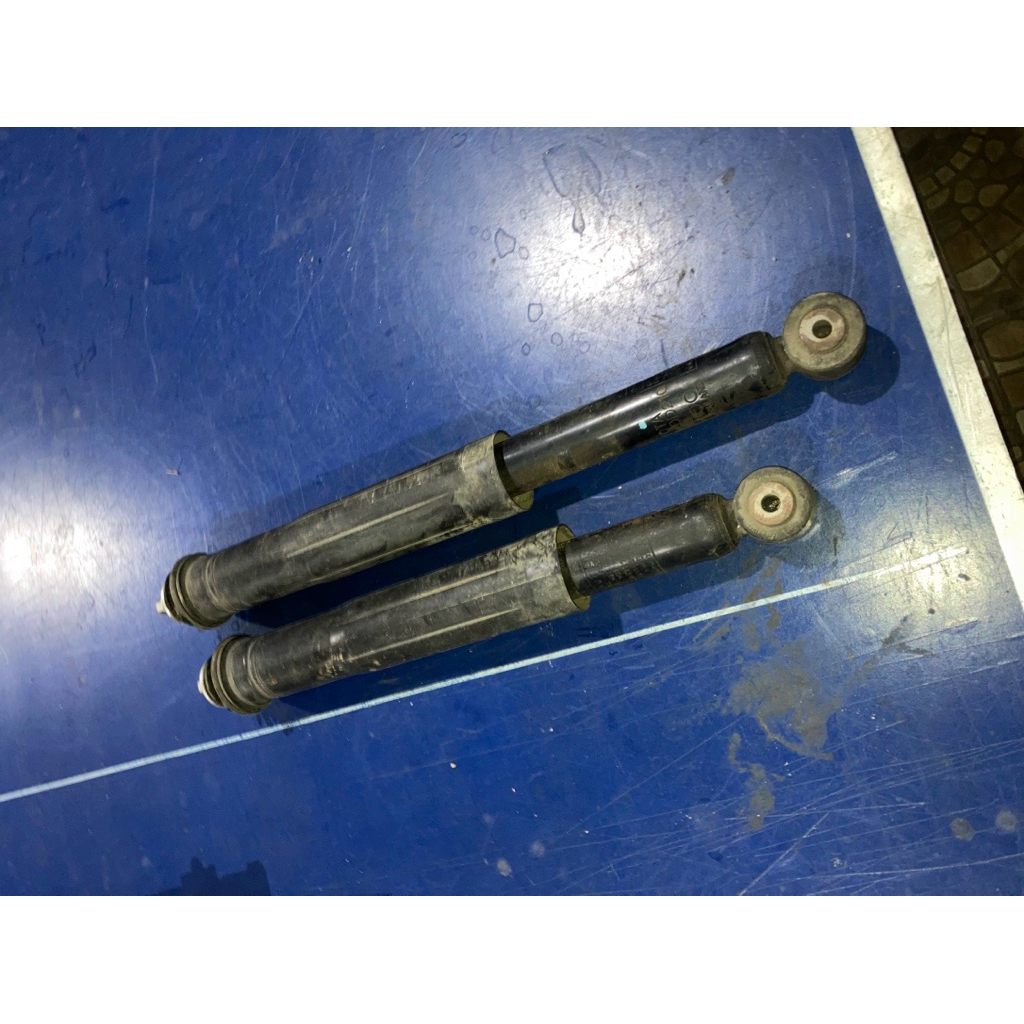 Shock Belakang Kanan Kiri Yaris Bakpao 2006-2013 Copotan Original