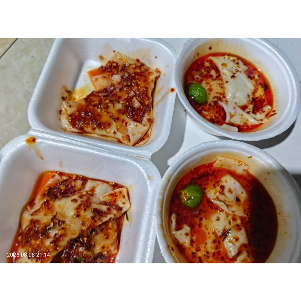 

pangsit kuah creamy dan pangsit Chili oil nyemek