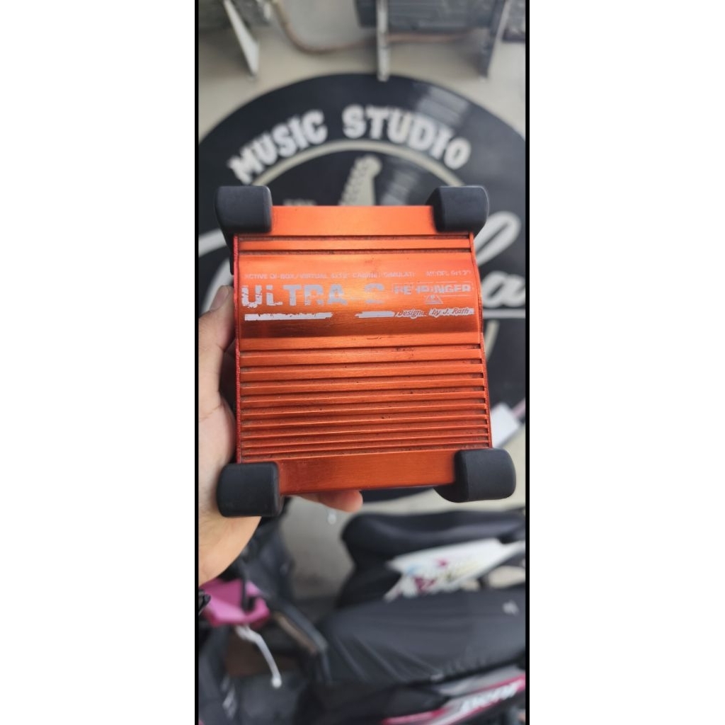 Behringer Active DI-Box /Virtual 4x12" Cabinet simulator