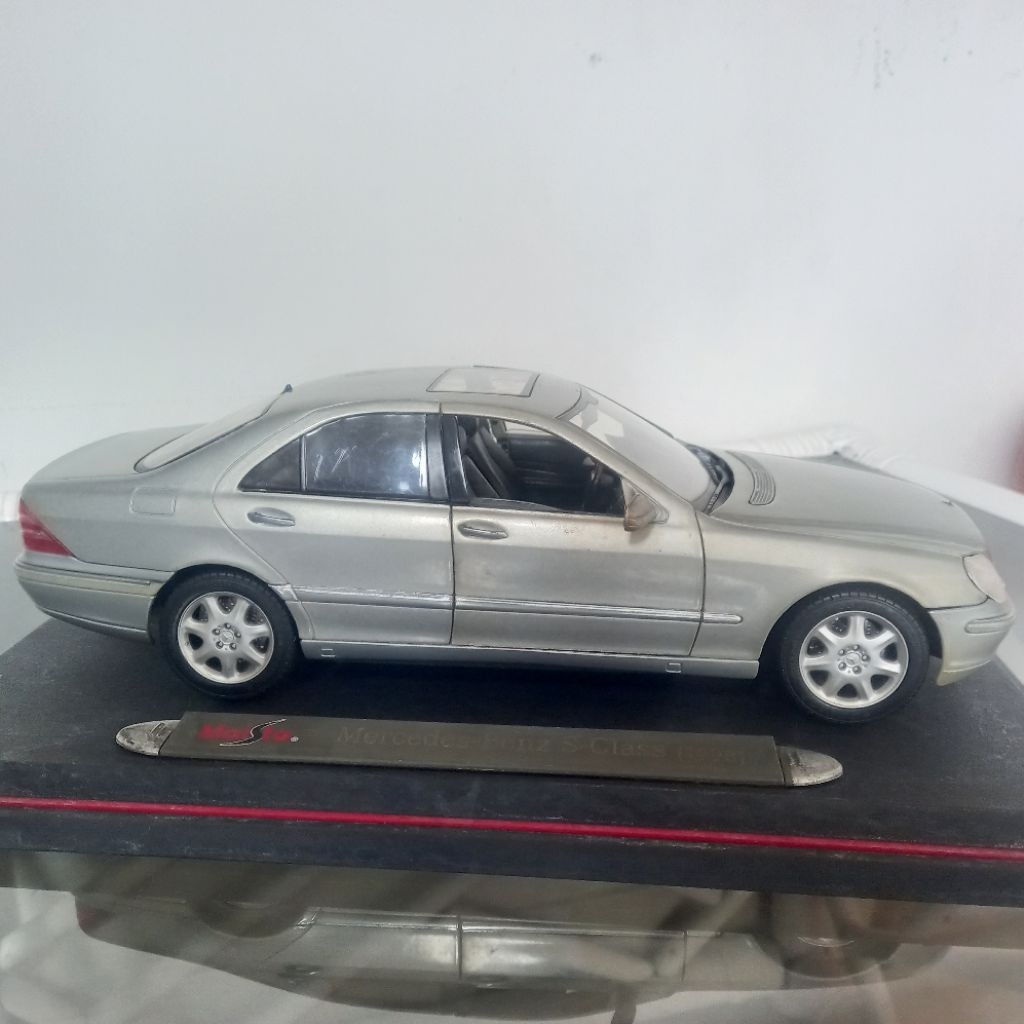 Maisto Mercedes-Benz S-Class (1998) 1:18