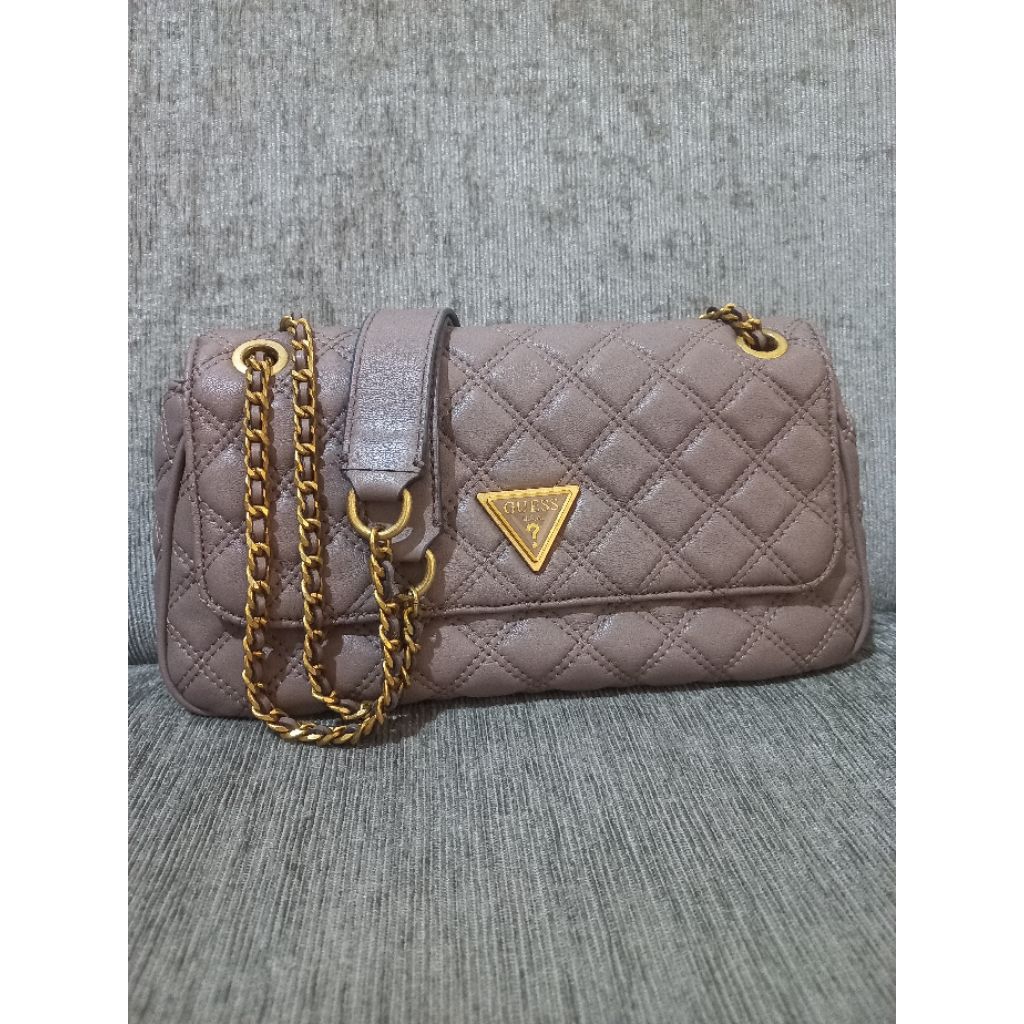 Tas Guess Guilly medium Preloved
