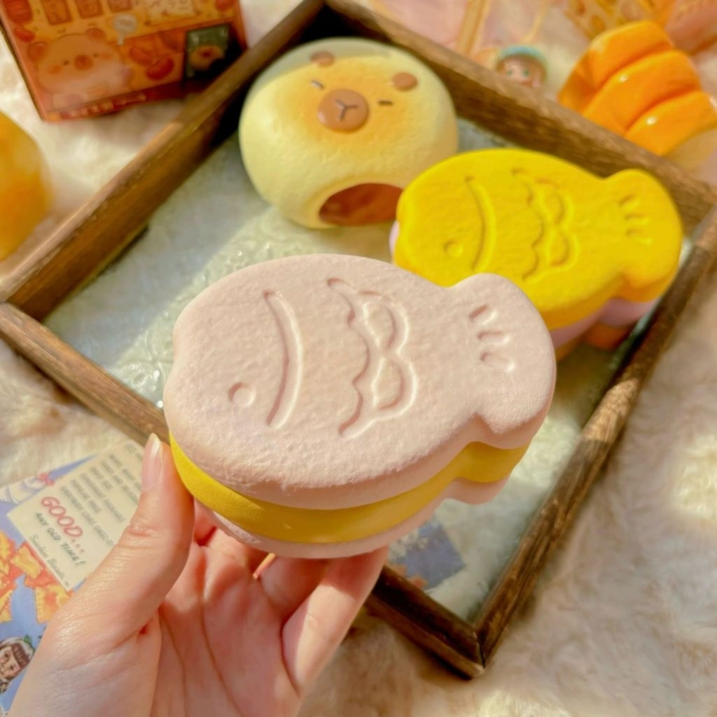 MOOZY pink ikan cookie | license squishy | slow rising | mainan anak squishy