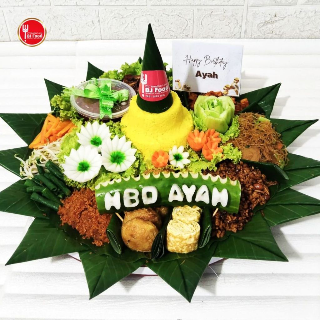 

Tumpeng nasi/ Tumpeng nasi kuning/ Nasi tumpeng/ Nasi kuning/ Nasi tumpeng ultah/ Nasi tumpeng enak