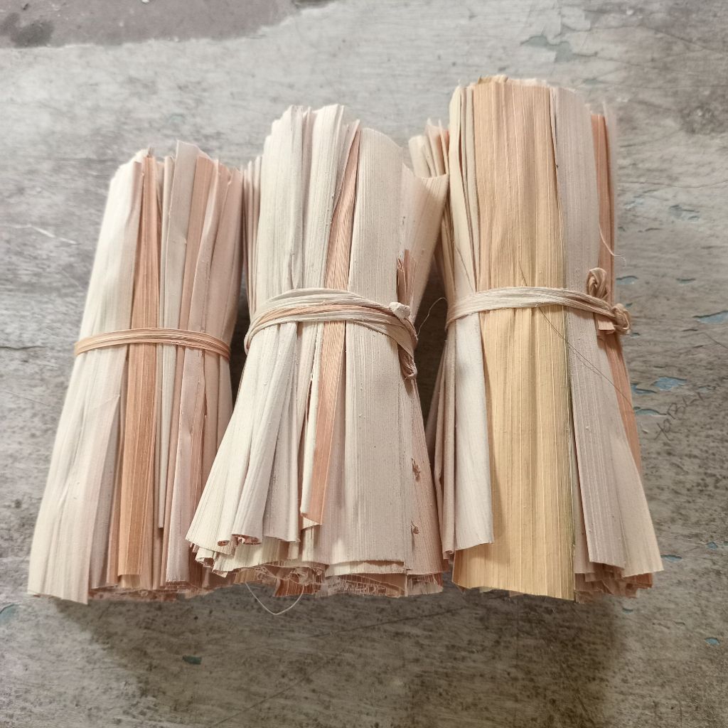 

Jual daun aren ataw daun kawung kering per15 iket