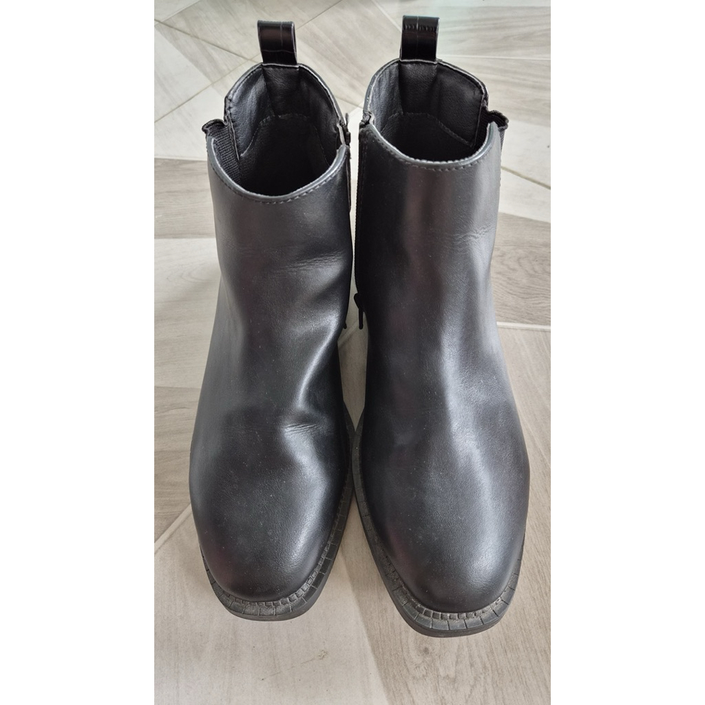 Mark and Spencer Boot Black Preloved