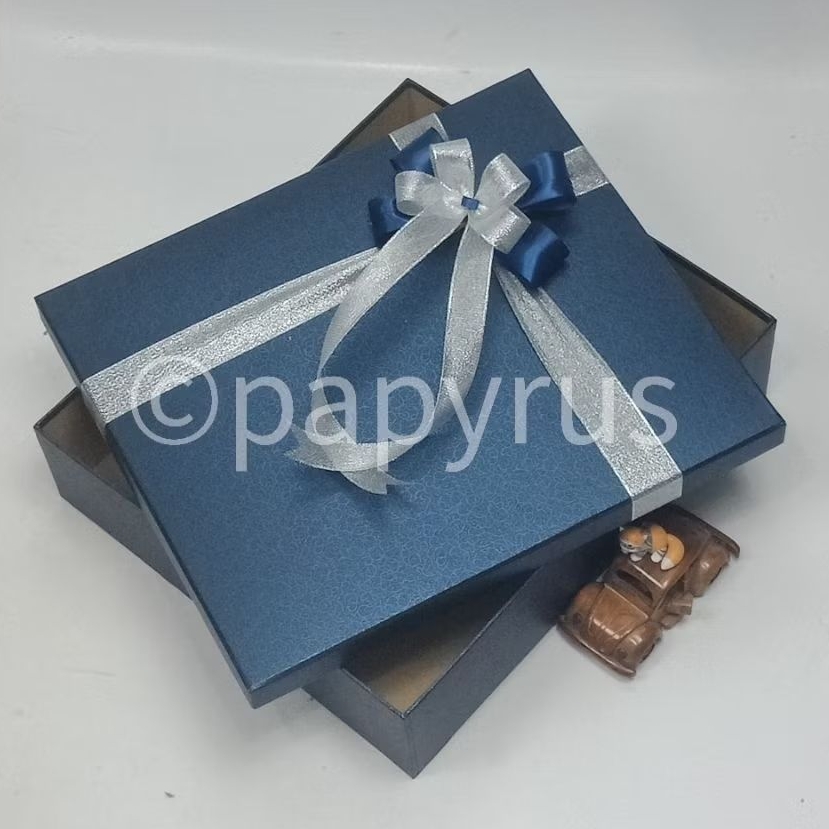 

PAPYRUS 35x40 Tinggi 8cm Kotak Kado Gift Box Hardbox Hampers Hadiah V1