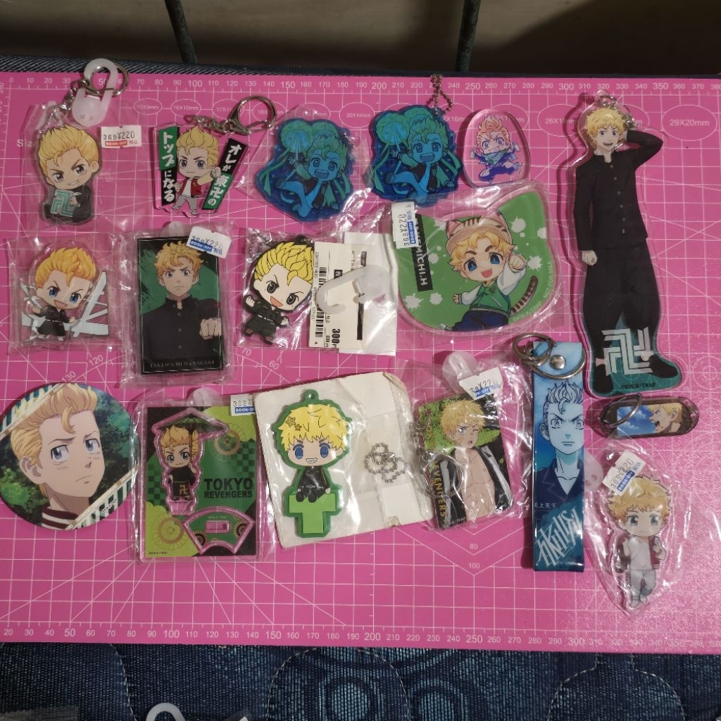 Takemichi Hanagaki Tokyo revengers tokrev keychain gantungan kunci akrilik acrylic standee rubber st