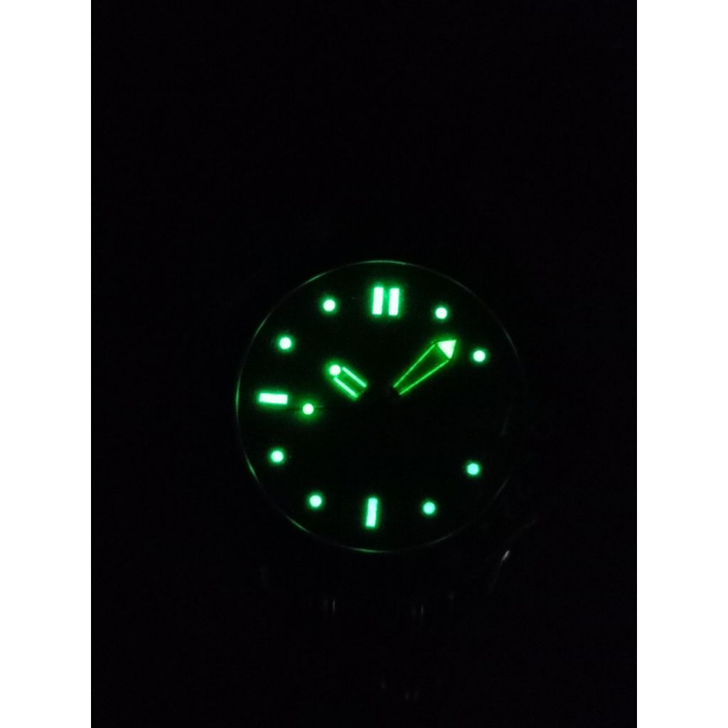 jam Diver Automatic. luminous Sangat terang.