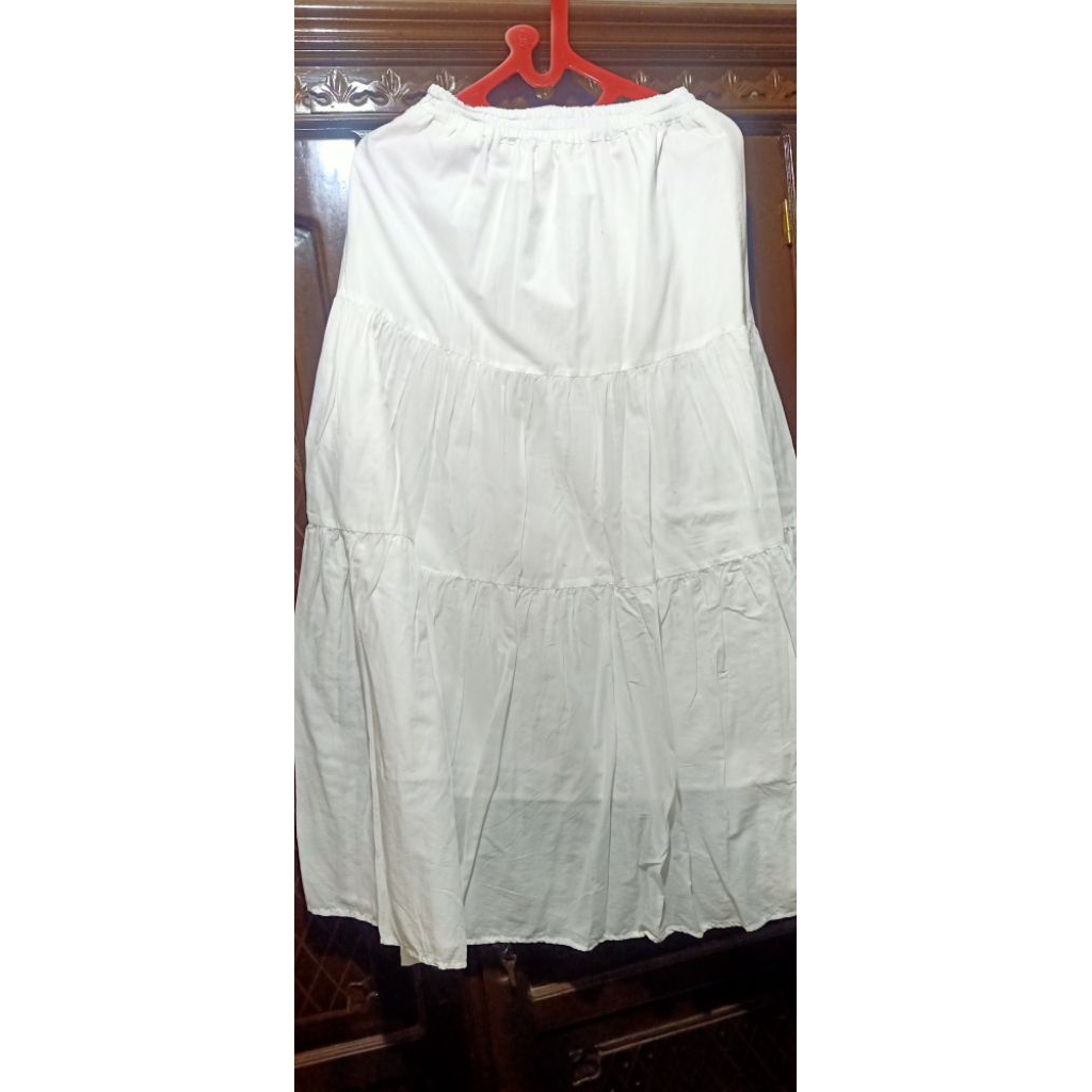 Rok Putih Tingkat Preloved