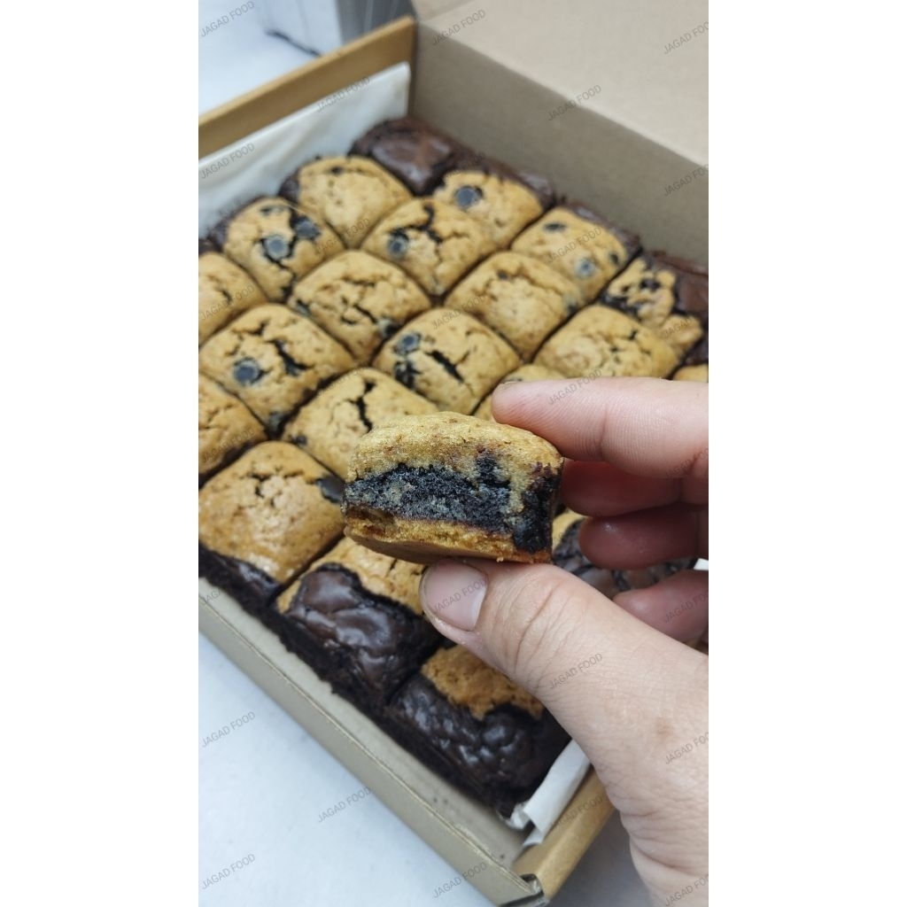 

Brownies Kukis (BROWKIS) Lembut & Renyah | Snack Cokelat Premium Lembut dan Renyah Lumer di Mulut Tanpa Pengawet | isi 25 pcs JAGAD FOOD