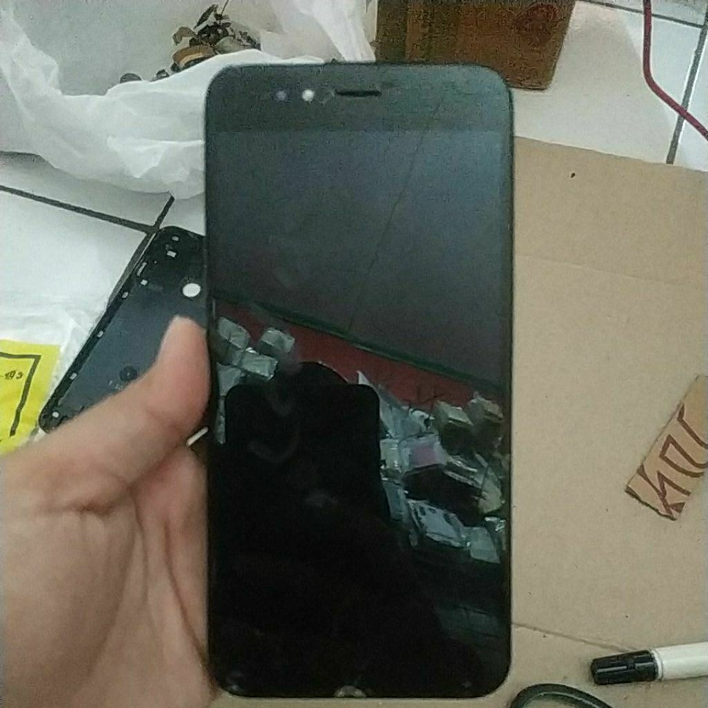 LCD NORMAL MINUS TOUCHSCREEN BEKAS XIAOMI MI A1 FRAME GOMPEL