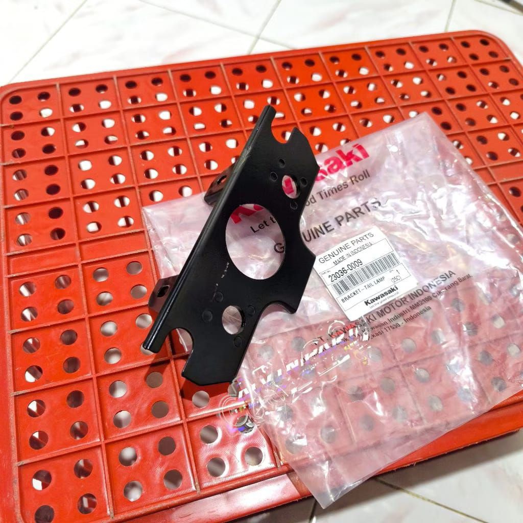 Breket stoplamp belakang ninja R SS dudukan lampu belakang ninja R SS pangkon stoplamp ninja Origina