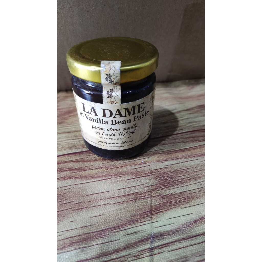 

La Dame in Vanilla Extract / Vanilla Extract