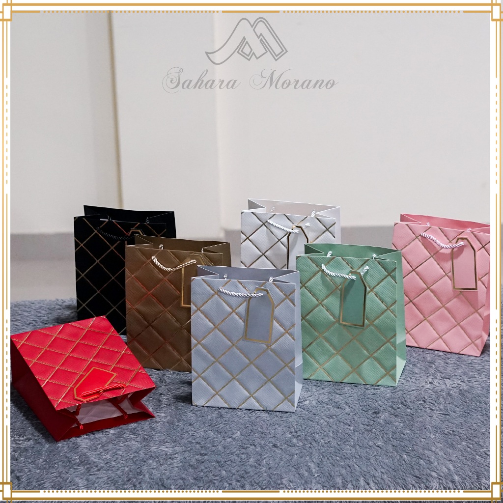 

{ PREMIUM } Paper Bag Emboss Motif Rhombus | Goodie bag | Tas Belanja | Tas Souvenir | Paper Bag Timbul