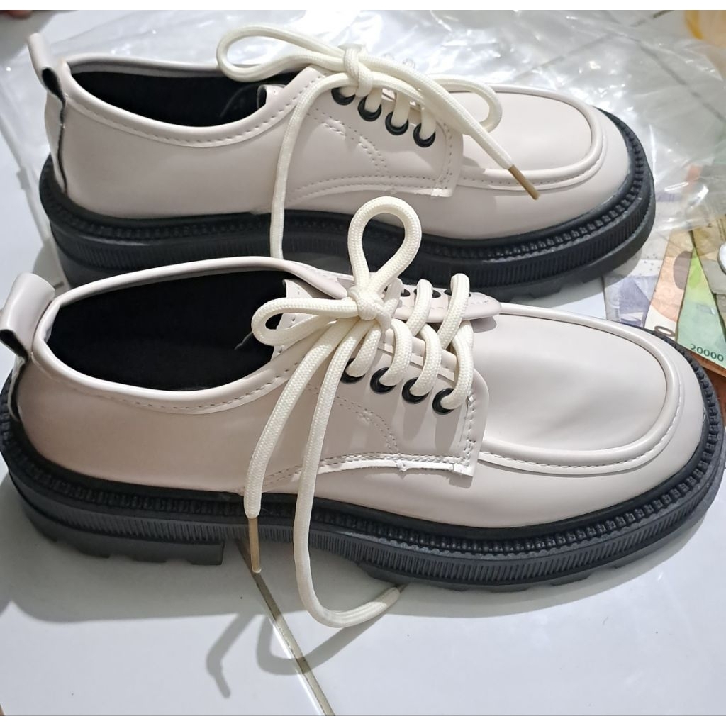 Sepatu wanita putih Docmart tali putih (New) ukuran 36-37