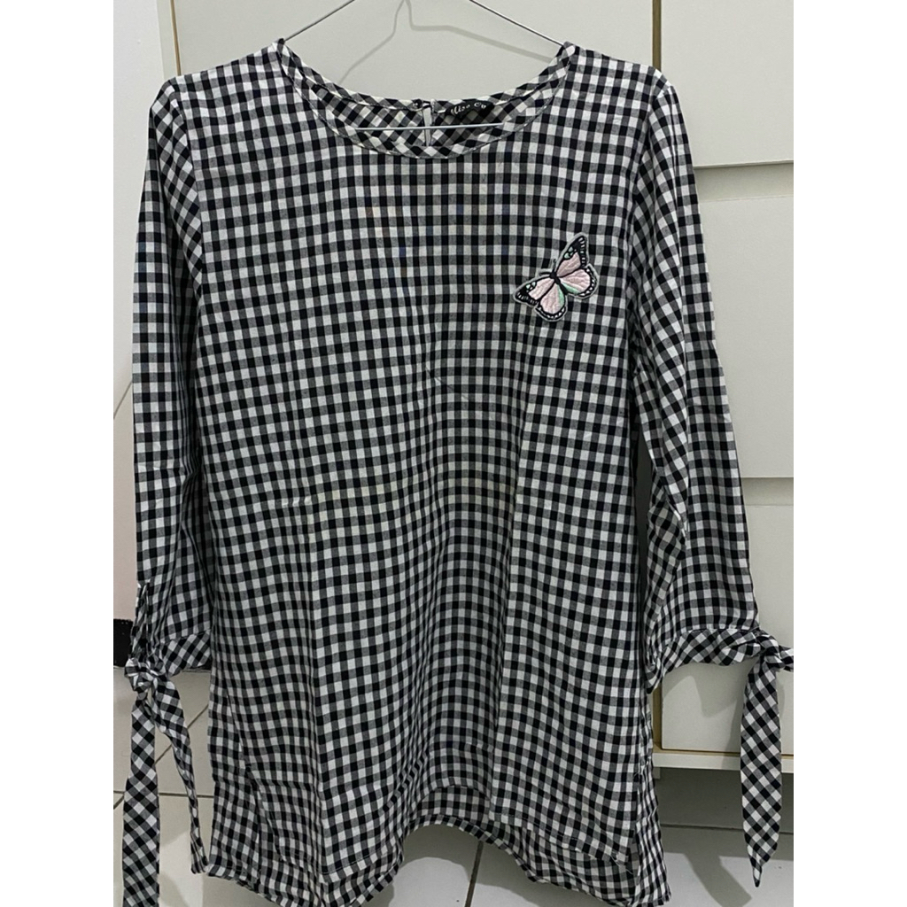 Blouse Kotak Wanita Hitam Putih