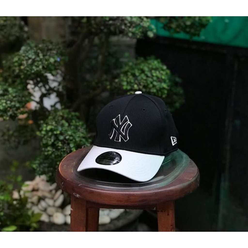 New Era 3930 NY Neyyan Cap Black Broken White BNWT ORIGINAL BARANG RESMI STORE