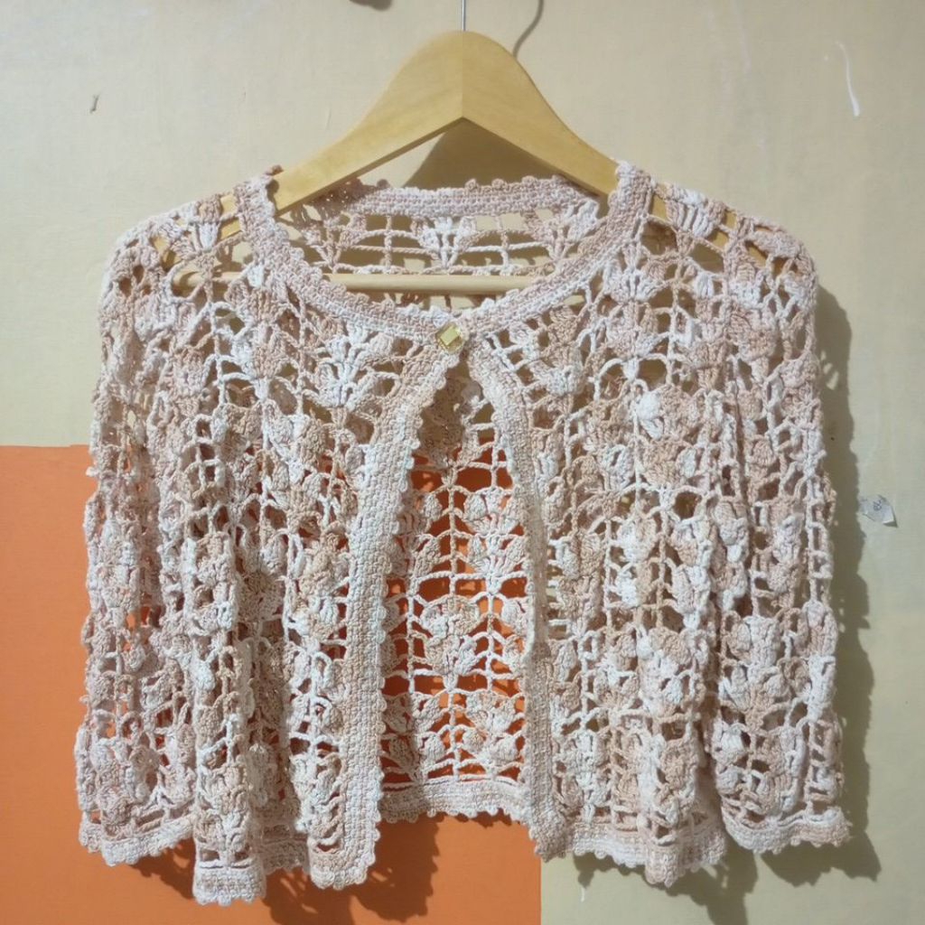 Outer rajut cream kancing satu