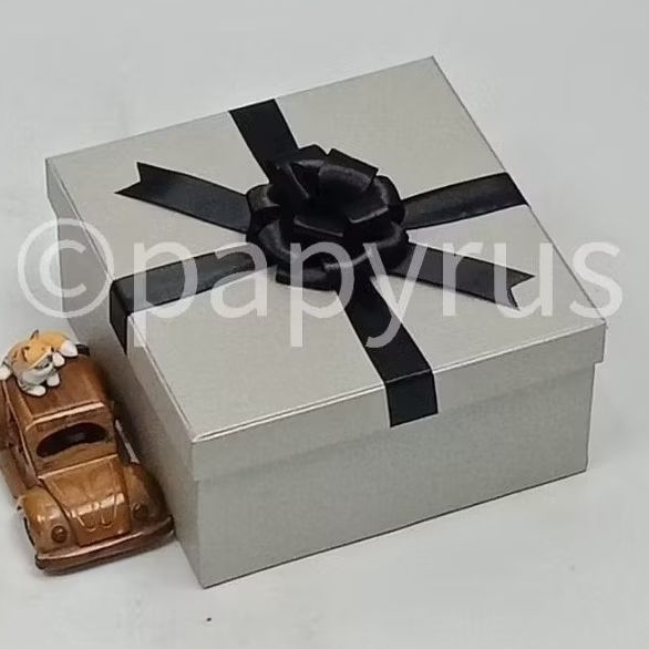 

PAPYRUS 20x20 Tinggi 10cm Kotak Kado Gift Box Hardbox Hampers Hadiah V3