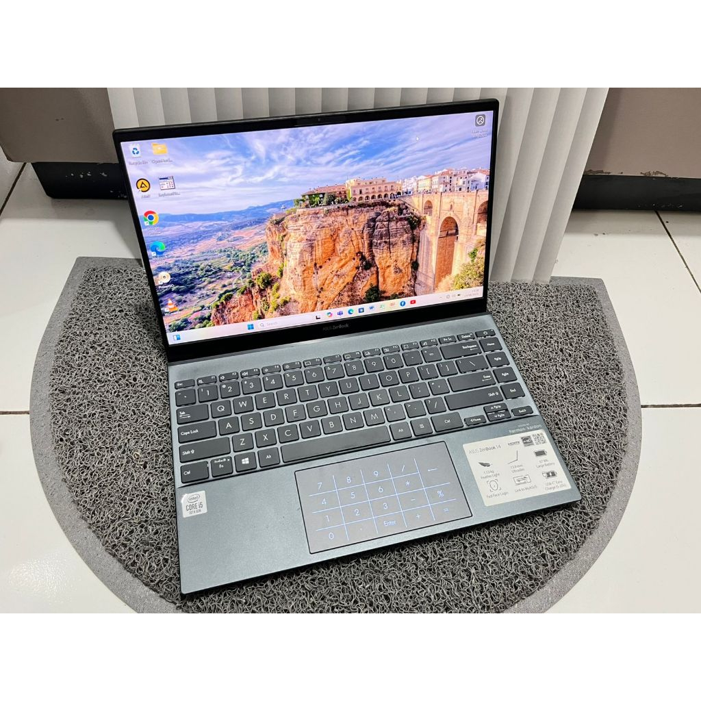 Laptop asus zenbook 14 ultra thin  Windows 11 Intel core i5-103G1 1.2Ghz 8gb ram 512gb ssd