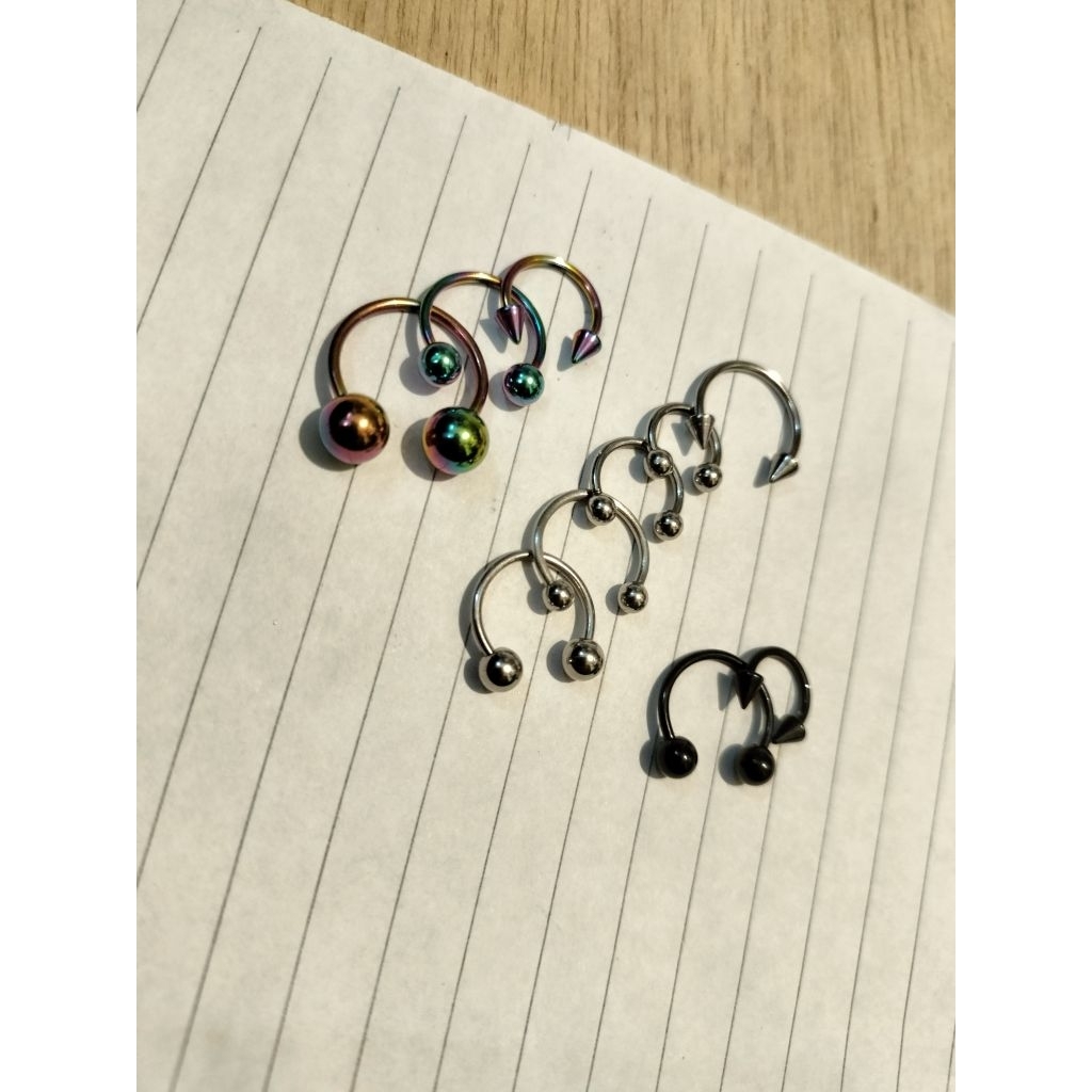 Septum C Rossi Tindik Hidung Piercing Telinga Stainless Hitam Silver Pelangi