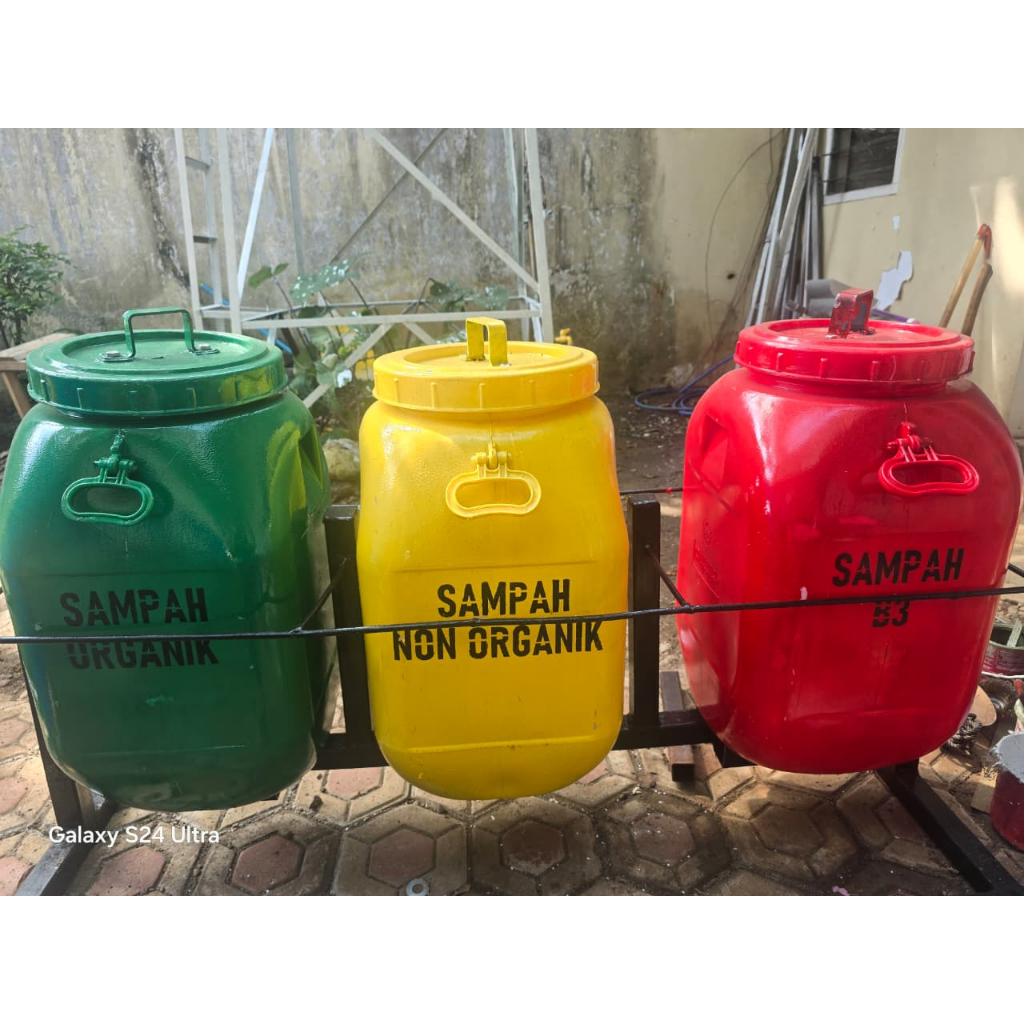 Drum bekas/Tempat sampah/Tong sampah/Tong Kaporit Bekas